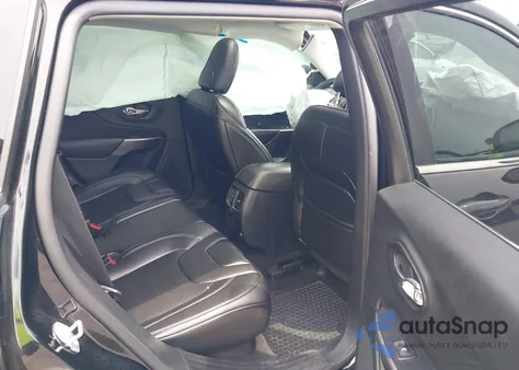 2019 Jeep Cherokee Latitude Plus 4X4 z USA, uszkodzony, nr VIN 1C4PJMLB7KD317253